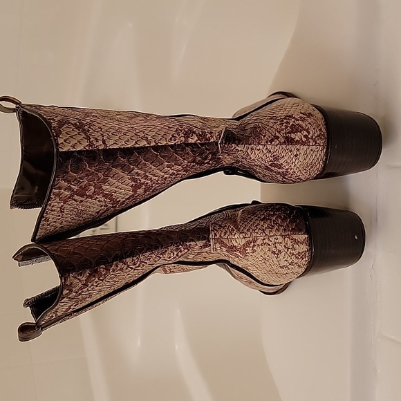 Cow Girl Style Leather Boots - Picture 7 of 9